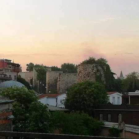 Spinel - Old Hotel Istanbul