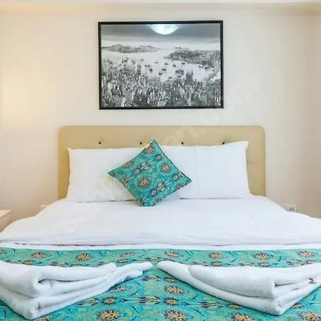 Spinel - Old Istambul