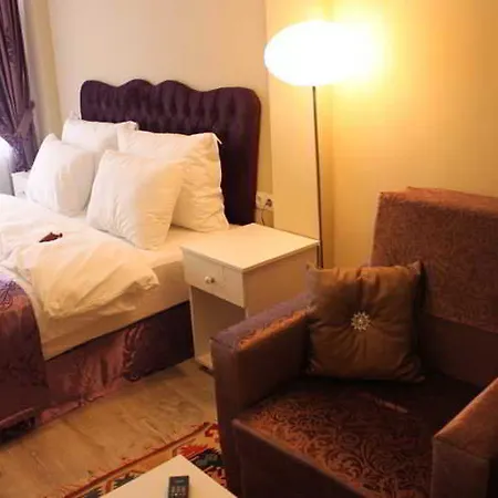 Spinel - Old Hotel Istanbul