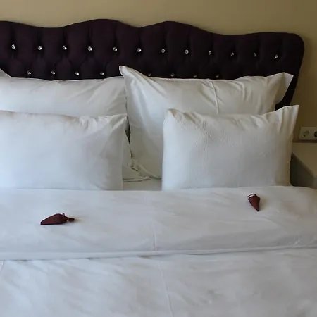 Spinel - Old Istambul